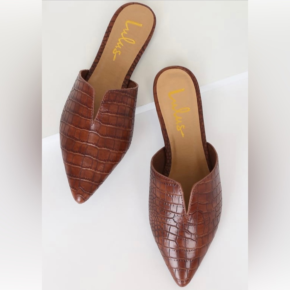 Lulus Jaelyn Brown Crocodile Embossed Pointed-Toe Slides, women’s flat size 8.5